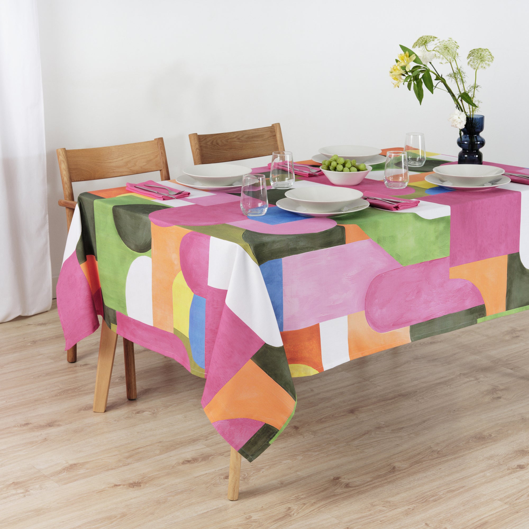 Dundee 100% cotton stain-resistant resin tablecloth